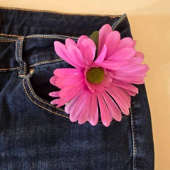 Charlie Women's Low Rise Raw Hem Dark Wash Denim Crop Jeans Blue Size 14 - Picture 8 of 11